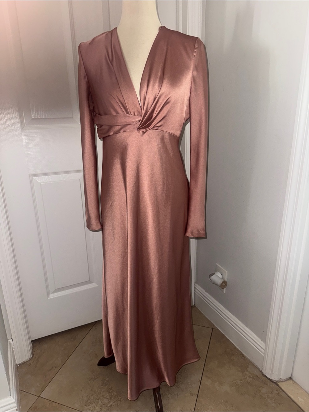 ZaraElegant Rose Satin Long-Sleeve V-Neck Dress